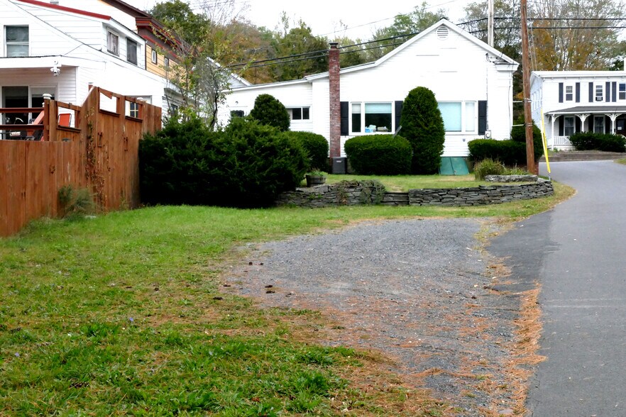 More Photos Of 527 Main St, Cairo Office For Sale