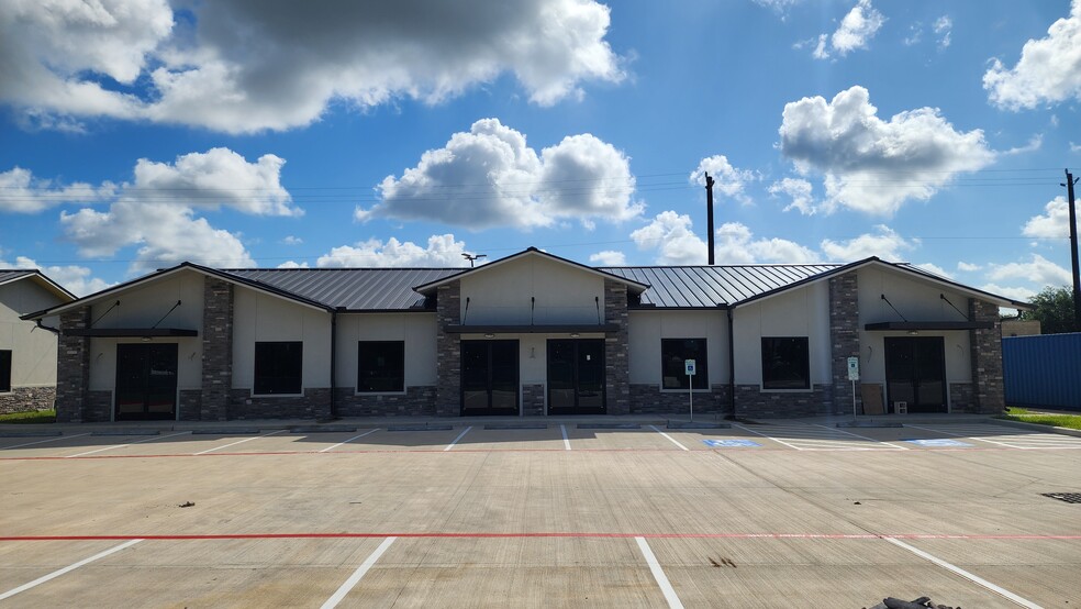 More Photos Of 1849 Forest Park Ln, Pearland Medical For Sale