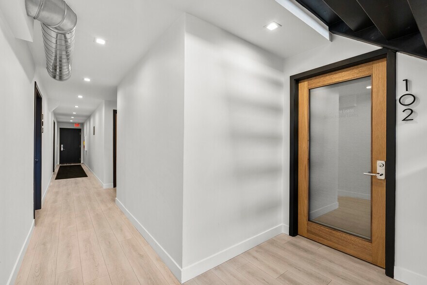 More Photos Of 24325 Main St, Newhall Office For Lease