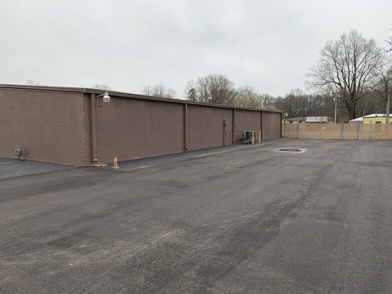 More Photos Of 200 Hillcrest Rd, Sherwood Light Manufacturing For Lease