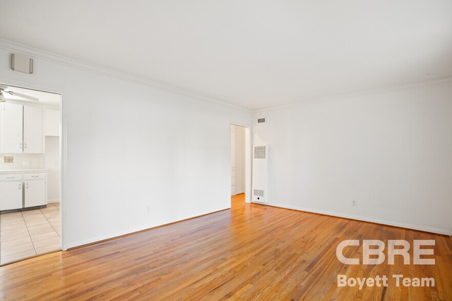 More Photos Of 6504 Woodley Ave, Van Nuys Apartments For Sale