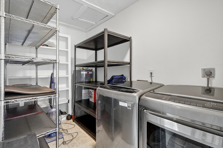 More Photos Of 1884 Southpointe Dr, Sarasota Apartments For Sale