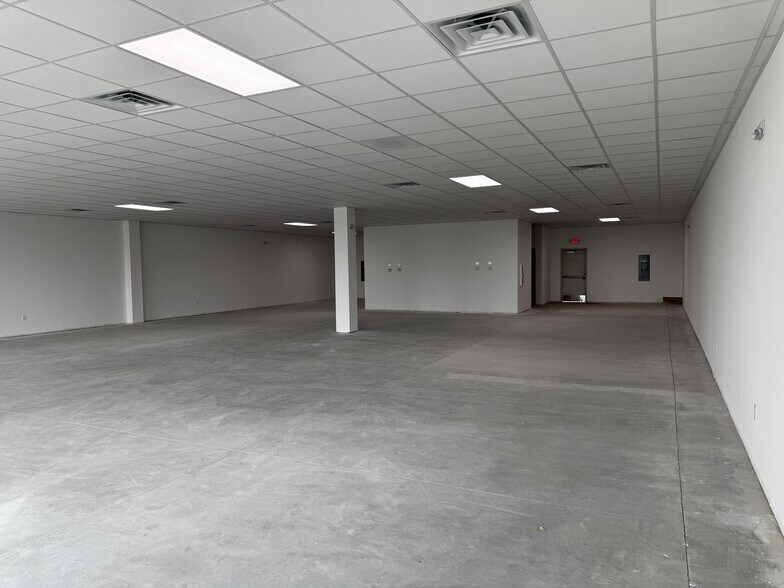 More Photos Of 113 E Redd Rd, El Paso Storefront For Lease