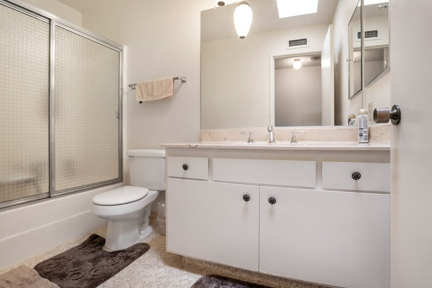 More Photos Of 5934 Buffalo Ave, Van Nuys Apartments For Sale