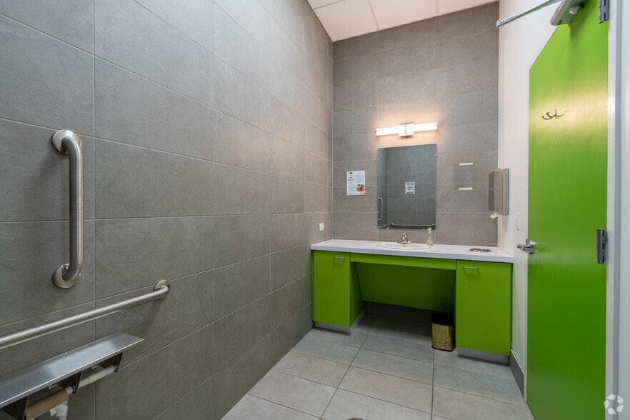 More Photos Of 4609-4637 Poplar Ave, Memphis Unknown For Lease