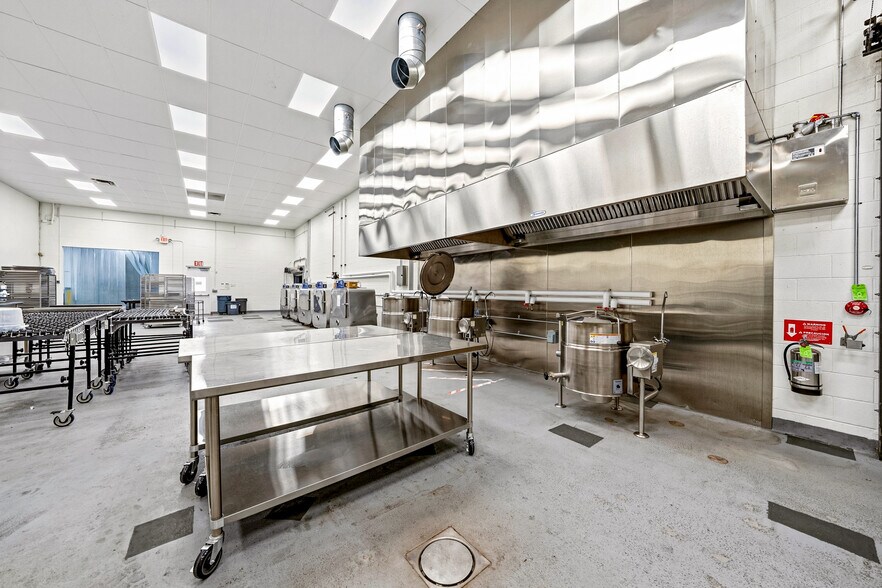 More Photos Of 710 Jefferson Ave, Ashland Light Manufacturing For Lease