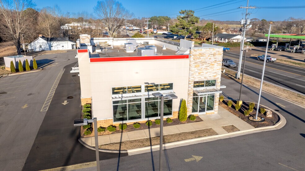 Primary Photo Of 103 N Military St, Loretto Fast Food For Sale