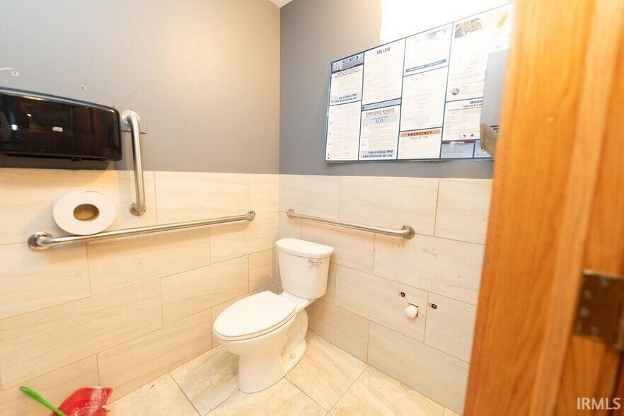 More Photos Of 409 S Walnut St, Bloomington Restaurant For Sale