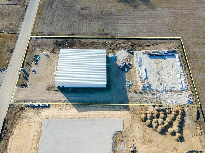 More Photos Of 830 Wesco Pky, Sheridan Warehouse For Lease