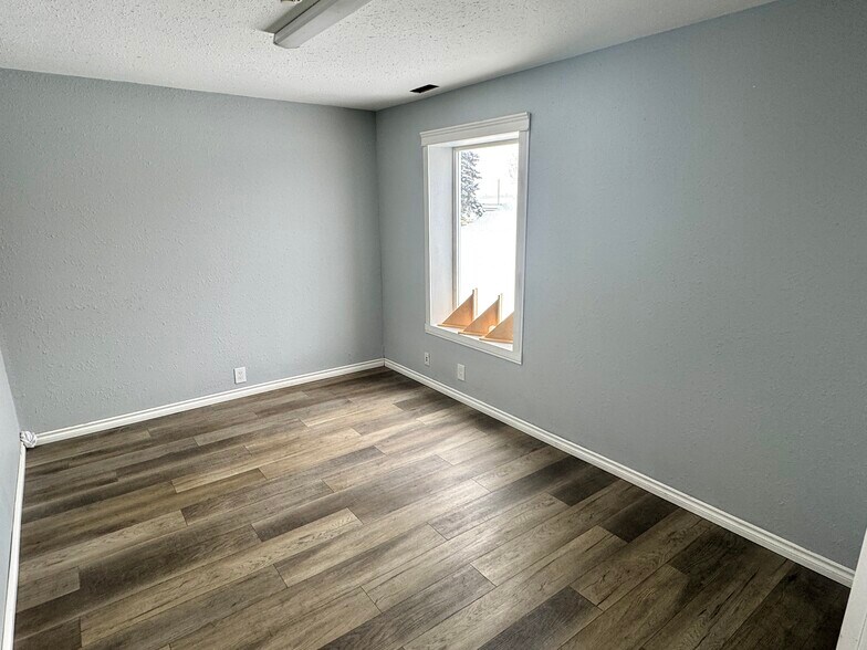 More Photos Of 4000 Landry Ave, Red Deer County Warehouse For Lease