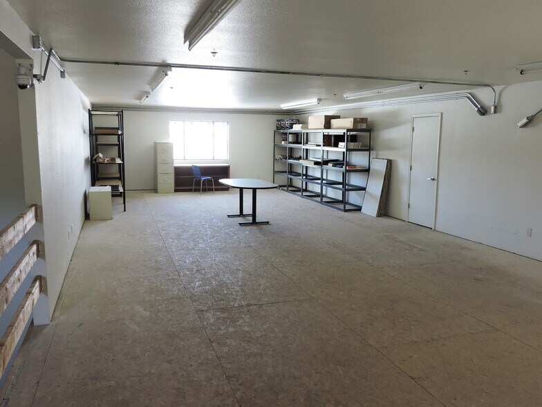 More Photos Of 500 S Willard St, Cottonwood Distribution For Lease