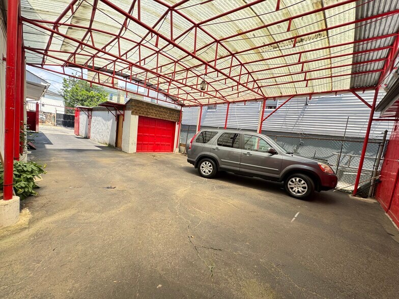 More Photos Of 109-111 Fleming Ave, Newark Apartments For Sale