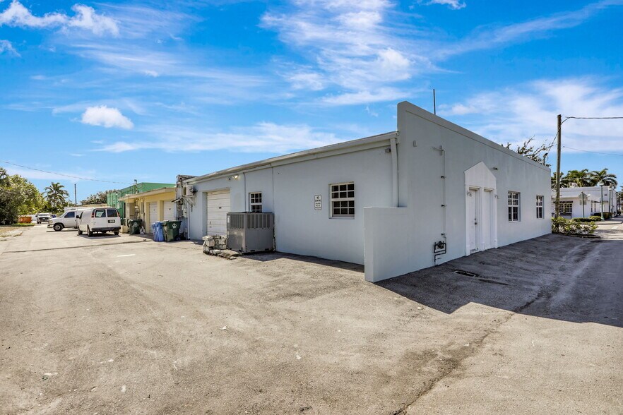 More Photos Of 3496 NE 12th Ter, Oakland Park Warehouse For Sale