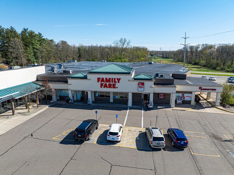 More Photos Of 1525 W Michigan Ave, Battle Creek Storefront For Lease