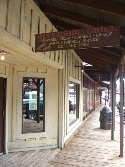 More Photos Of 164 Riverside Ave, Winthrop Restaurant For Lease