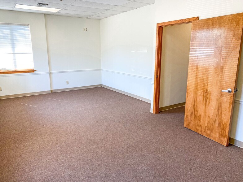 More Photos Of 540 Lippincott Dr, Marlton Office For Lease