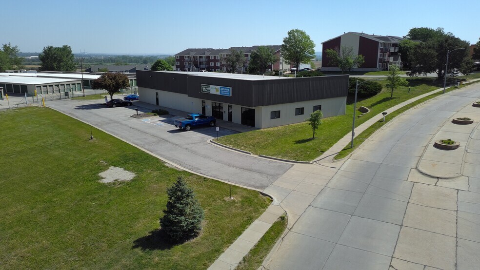 More Photos Of 1116 Grenoble Dr, Bellevue Warehouse For Lease