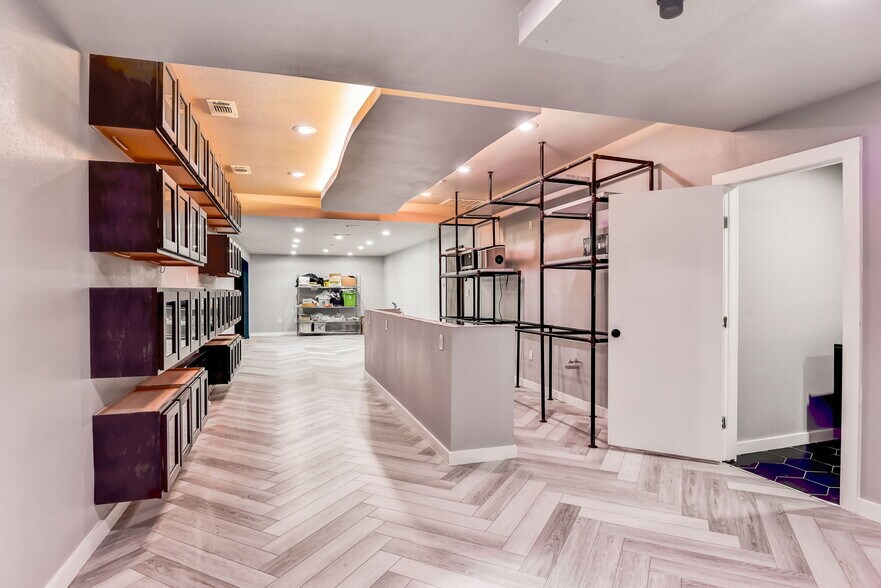 More Photos Of 4803 West Ave, San Antonio Showroom For Lease