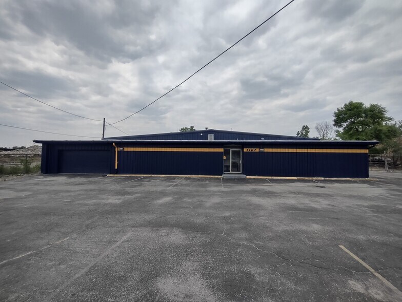 More Photos Of 1107 E Kibby St, Lima Warehouse For Lease