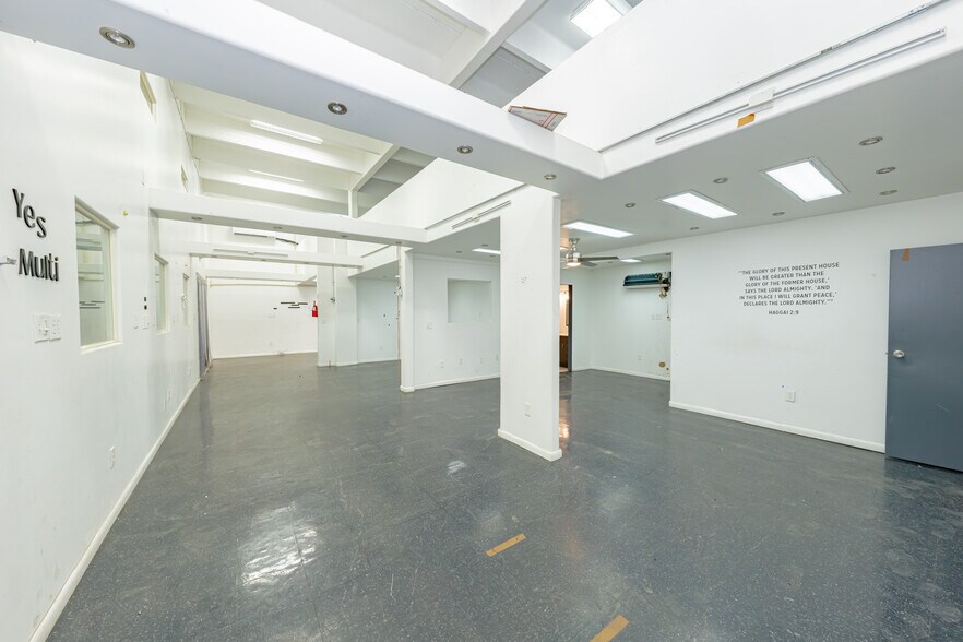 More Photos Of 2335-2337 NW 149th St, Opa Locka Warehouse For Lease