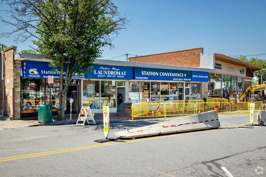 More Photos Of 1-41 S Middle Neck Rd, Great Neck Storefront For Lease