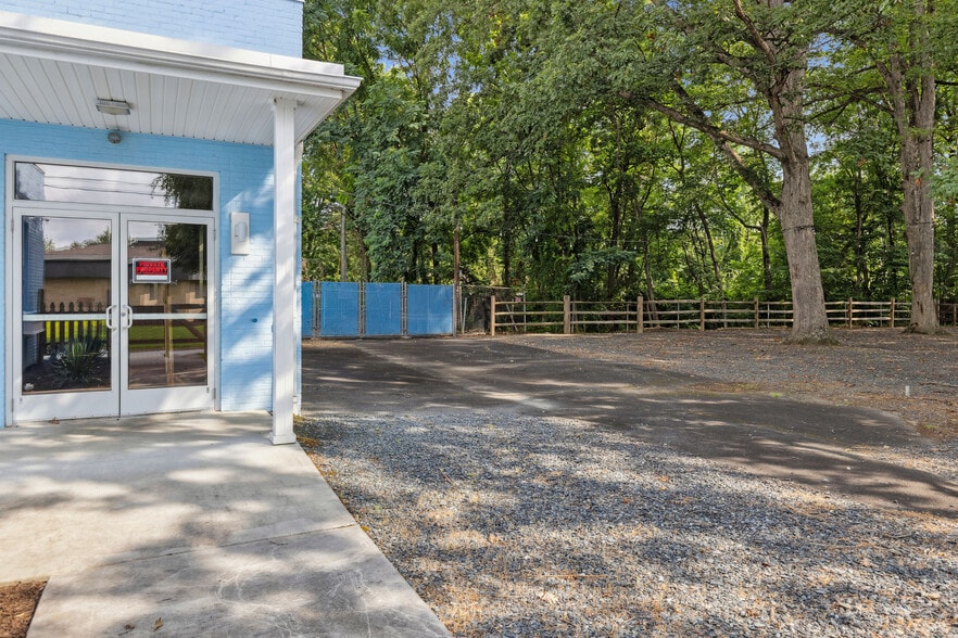 More Photos Of 102 N Rogers St, Aberdeen Restaurant For Sale