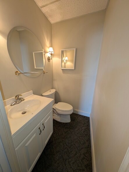 More Photos Of 121 Ghent Rd, Fairlawn Storefront Retail Office For Lease