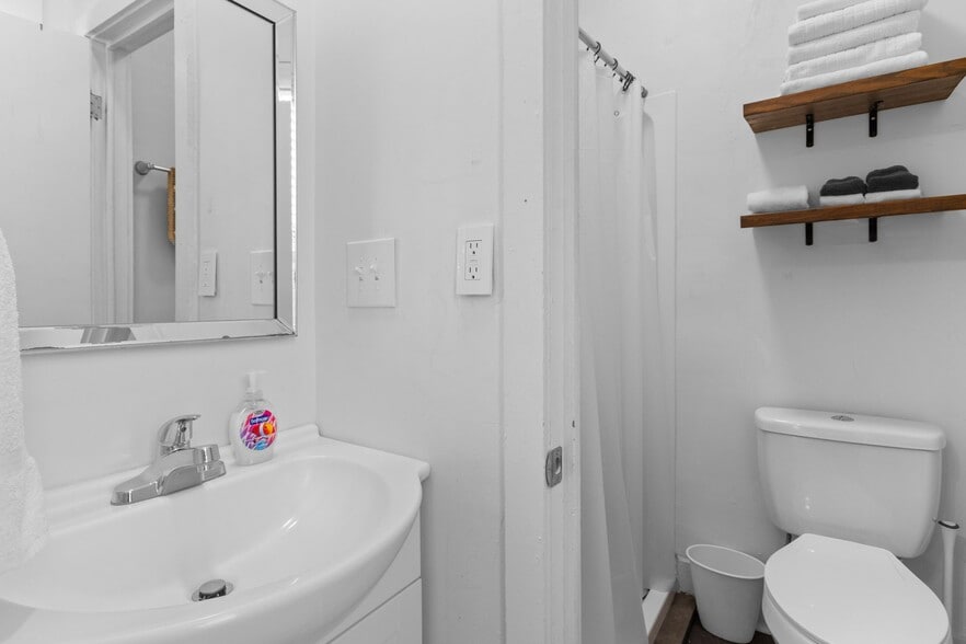 More Photos Of 33 Vance Ave, Black Mountain Apartments For Sale