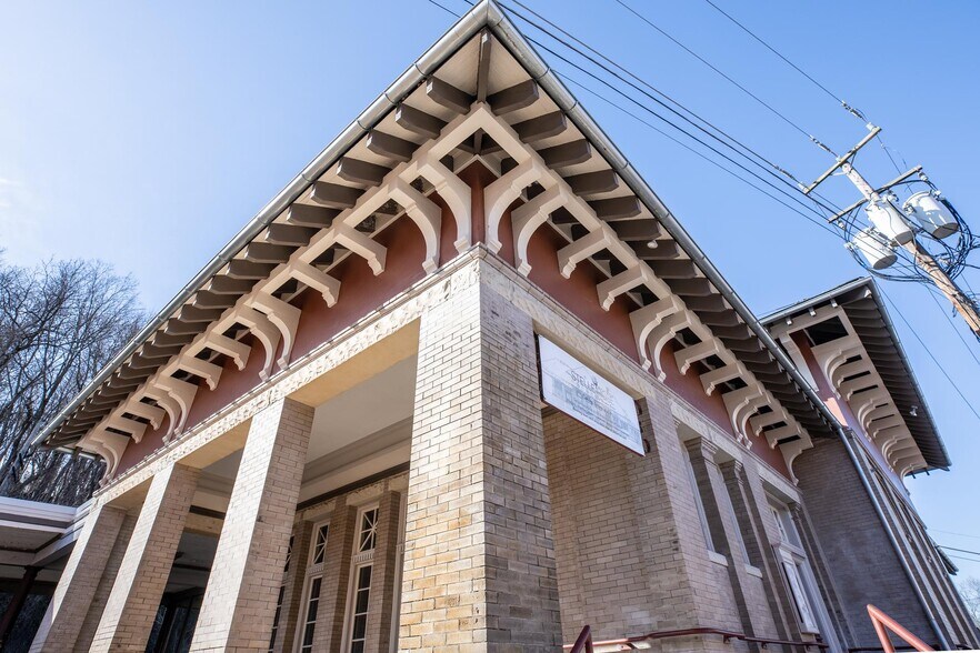 More Photos Of 12 Middlebrook Ave, Staunton Restaurant For Lease