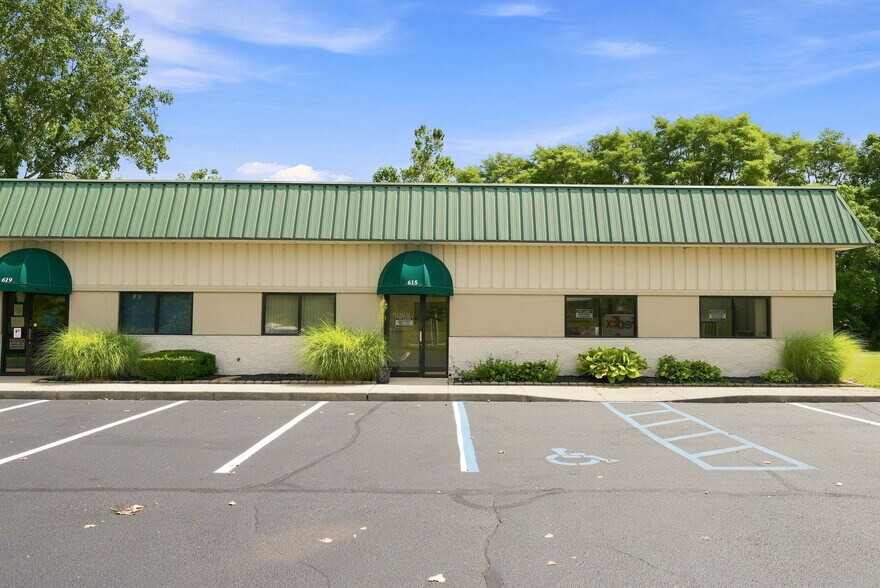 More Photos Of 615-619 Commerce Rd, Richmond Office For Lease