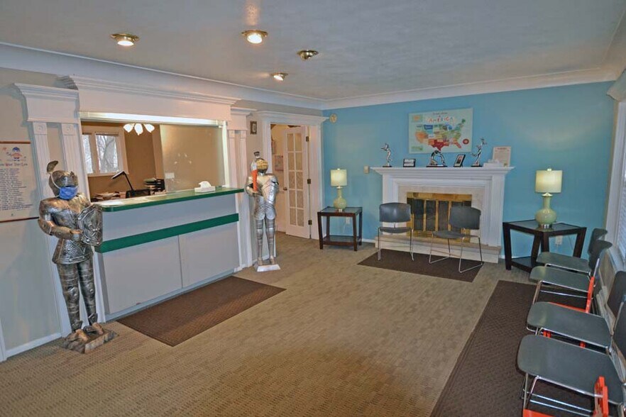 More Photos Of 3214 N Illinois St, Swansea Medical For Sale