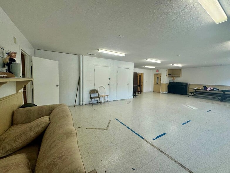 More Photos Of 715 N Kanawha St, Beckley Freestanding For Lease