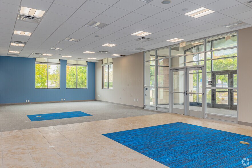 More Photos Of 1705 San Elijo Rd, San Marcos Bank For Lease