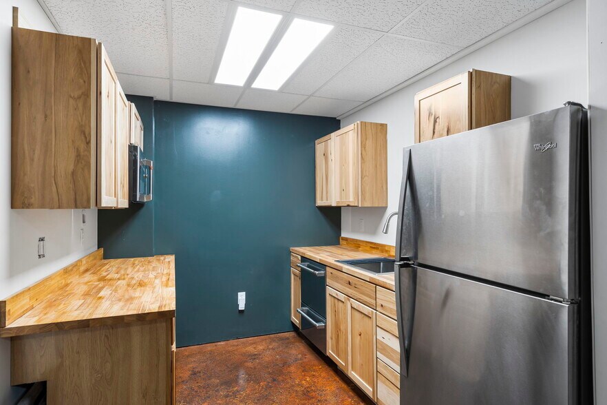 More Photos Of 324 Park Central W, Springfield Office For Lease