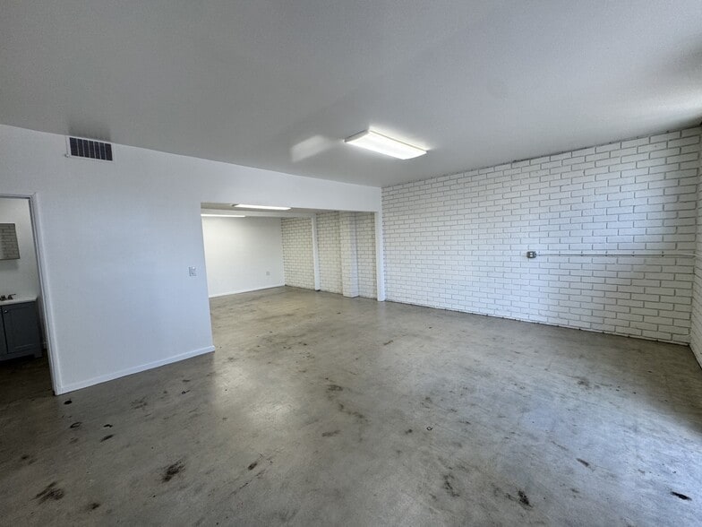 More Photos Of 232 W 31st St, Los Angeles Warehouse For Lease