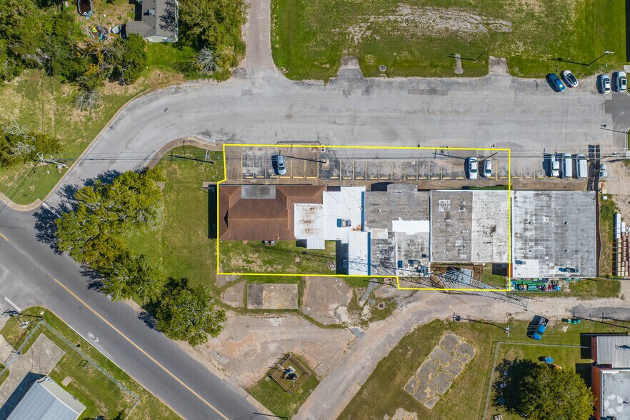 More Photos Of 322 Laurel St, La Marque Freestanding For Sale
