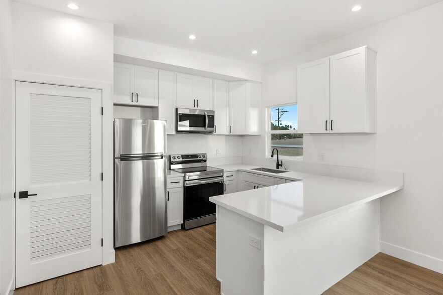 More Photos Of 4821-25 Iroquois Ave ave, San Diego Multifamily For Sale