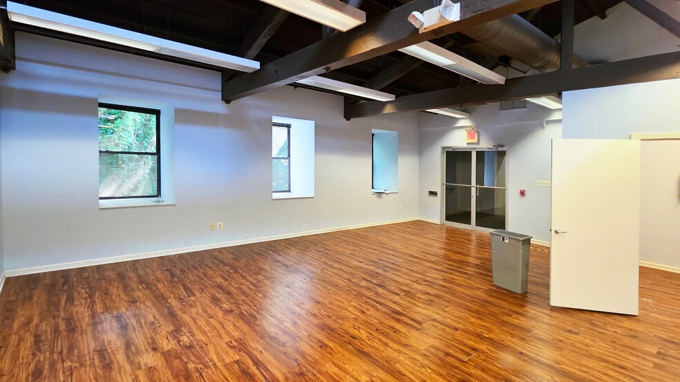 More Photos Of 3901 Main St, Philadelphia Office For Lease