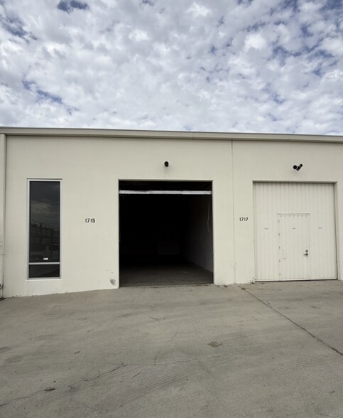 More Photos Of 1715-1753 E Borchard Ave, Santa Ana Manufacturing For Lease