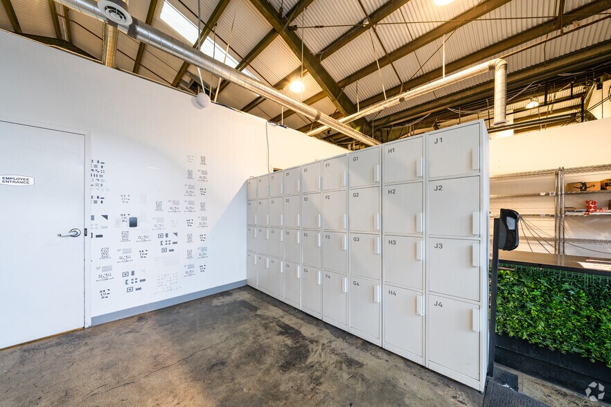 More Photos Of 90-92 Charter Oak Ave, San Francisco Warehouse For Lease