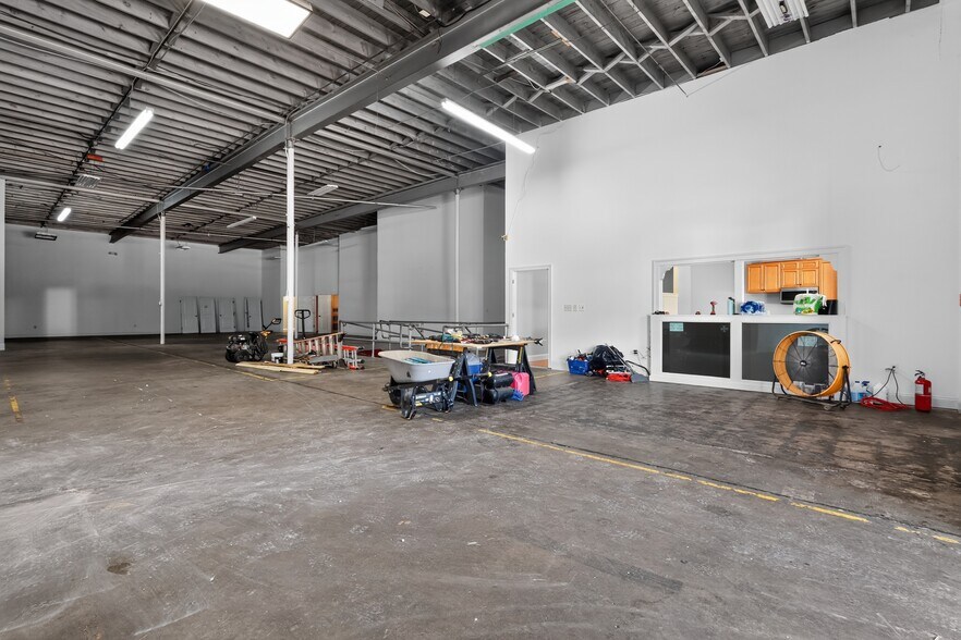 More Photos Of 1512 Garner Rd, Raleigh Warehouse For Lease