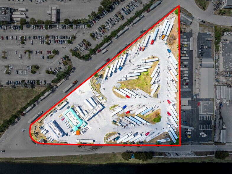 More Photos Of 12200 NW S River Dr, Miami Service Station For Sale