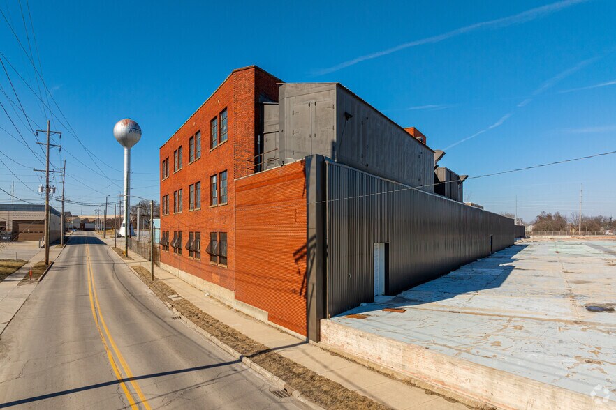 Primary Photo Of 1600 Wabash Ave, Fort Wayne Distribution For Lease