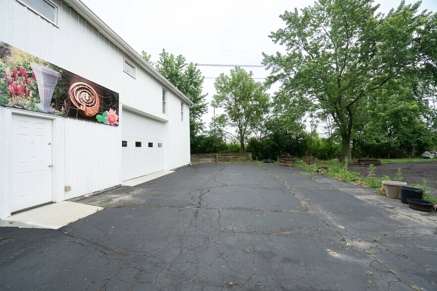 More Photos Of 8135 E 30th St, Indianapolis Light Manufacturing For Lease
