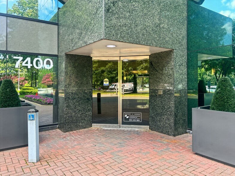 More Photos Of 7400 Beaufont Springs Dr, Richmond Coworking Space