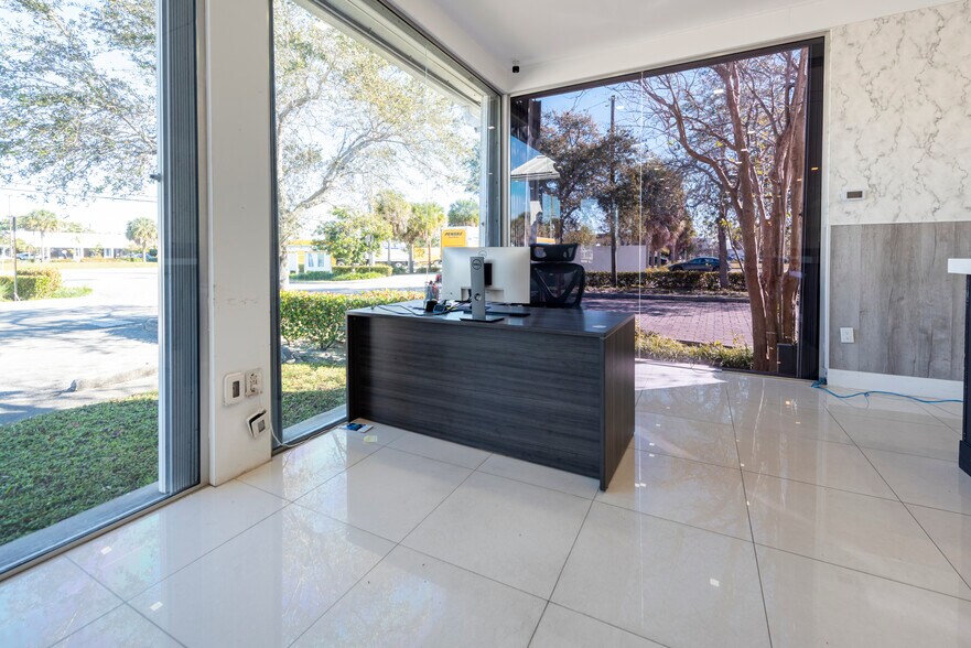 More Photos Of 2980 W Oakland Park Blvd, Oakland Park Showroom For Lease