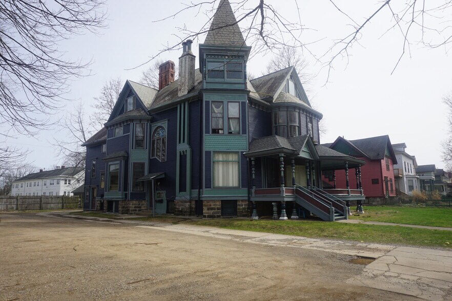 Primary Photo Of 324 Stuart Ave, Kalamazoo Apartments For Sale