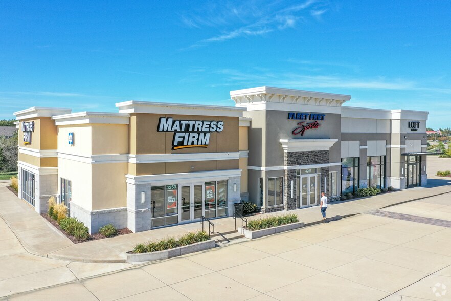More Photos Of 4201 Elmore Ave, Davenport Unknown For Lease