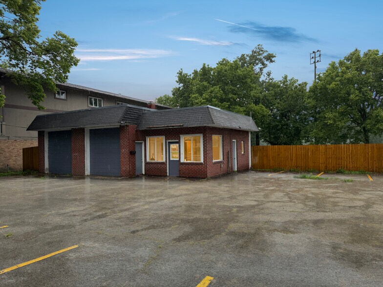 More Photos Of 210-214 Bridge St, Wilmington Auto Dealership For Lease