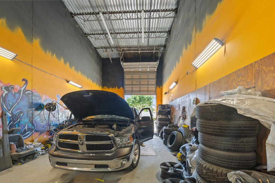 More Photos Of 15420 SW 136th St, Miami Service For Lease